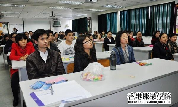 参加深圳市服装紧缺人才培训班开学典礼的学员