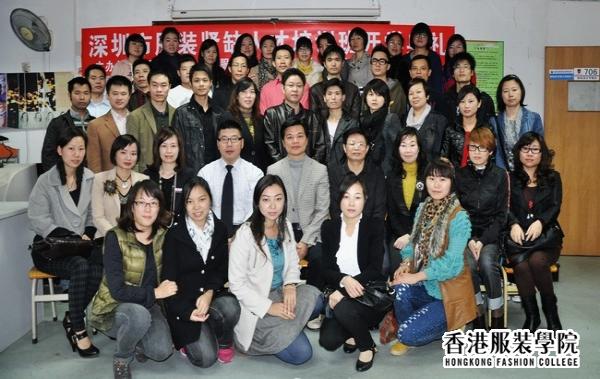 学校领导和培训班部分学员合影