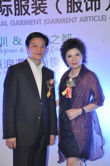 深圳市服装行业培训学校校长周世康先生和出席嘉宾合影