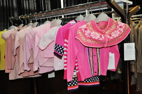 2012高档针织毛衣与中国高端设计师、高档品牌服装企业高效对接会现场样品