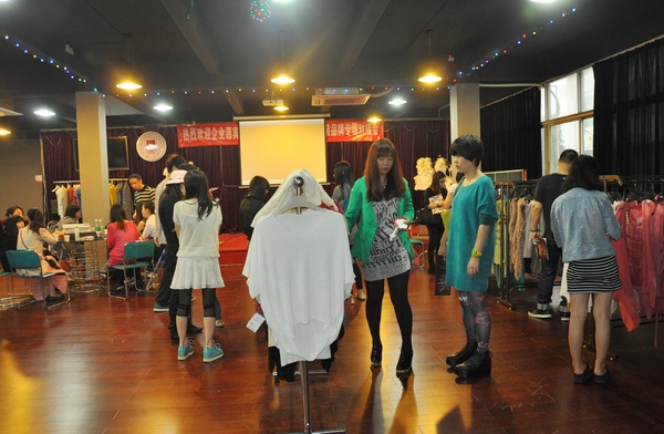 2012高档针织毛衣与中国高端设计师、高档品牌服装企业高效对接会现场