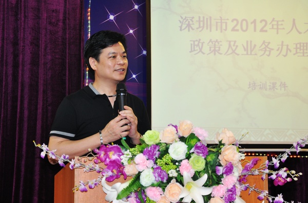 香港服装学院周世康院长出席毕业典礼并讲话