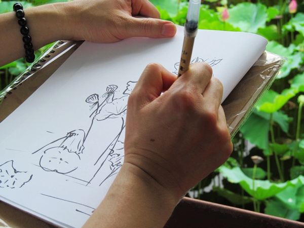 香港服装学院郭小天老师正在给同学们现场示范