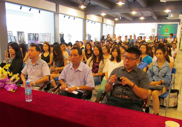 香港服装学院召开2012深圳女职工服装设计师技能大赛动员大会