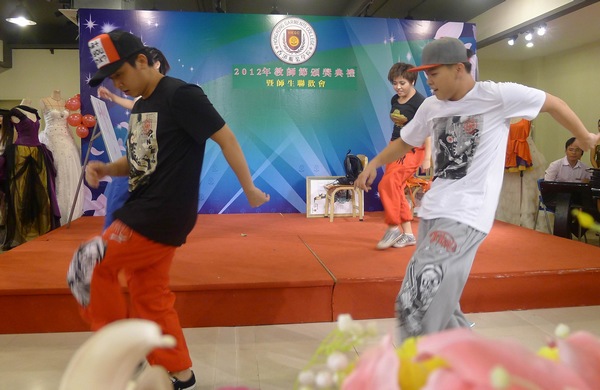 香港服装学院学生表演节目