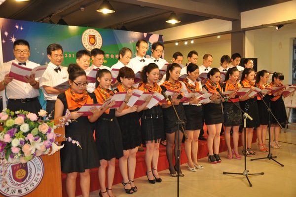 香港服装学院全体教职工大合唱歌曲《中国向前进》