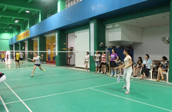 香港服装学院举办羽毛球比赛